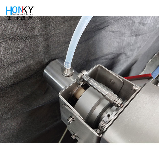 अभिकर्मक भरने के लिए रोबोट आर्म सिस्टम के साथ डेस्कटॉप प्रकार पूर्ण स्वचालित 40BPM 2ml अभिकर्मक ट्यूब भरने और कैपिंग मशीन