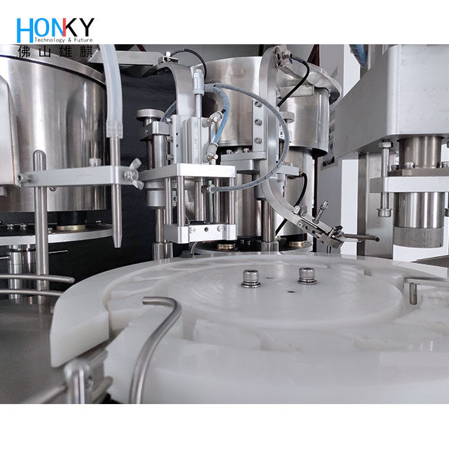 डेस्कटॉप ऑटोमैटिक 5 एमएल फ्लास्क भरने की कैपिंग मशीन फार्मा भरने के लिए 30 बोतल प्रति मिनट की गति के साथ