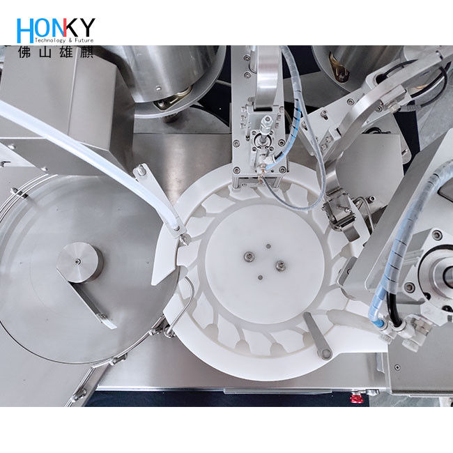 डेस्कटॉप ऑटोमैटिक 5 एमएल फ्लास्क भरने की कैपिंग मशीन फार्मा भरने के लिए 30 बोतल प्रति मिनट की गति के साथ